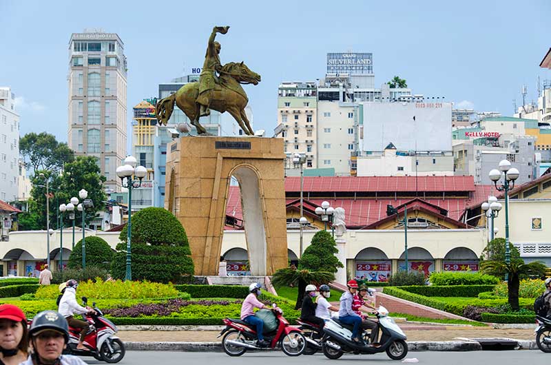 488 - Vietnam - Ho Chi Minh - monumento a Tran Nguyen Han